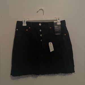 Levi’s Ribcage Black Skirt NWT